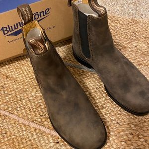 Brand new Blundstone high top boots